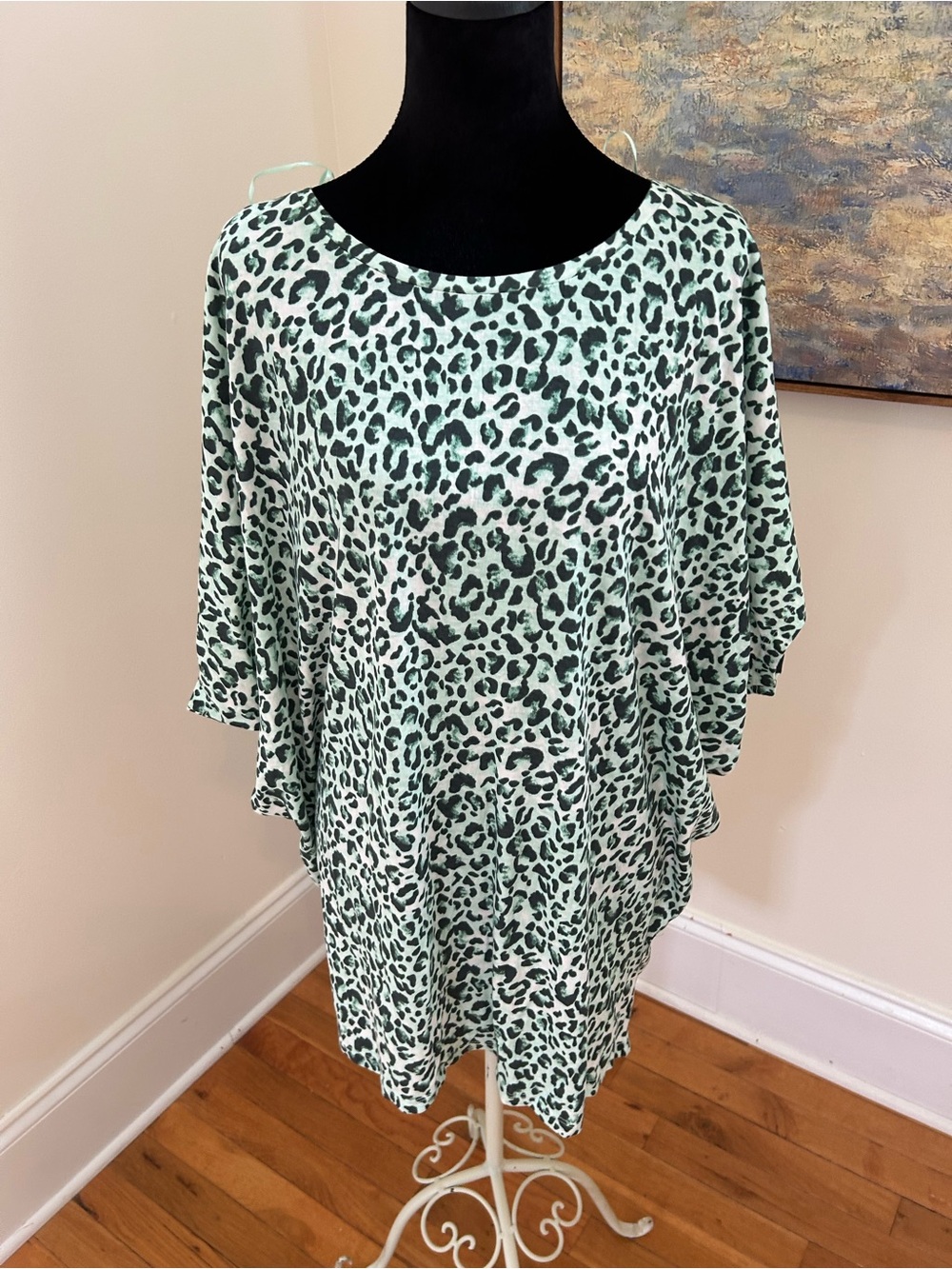 Women's Wonderly Short Sleeve Top Size XL Green Leopard Print Dolman Sleeve NWT
